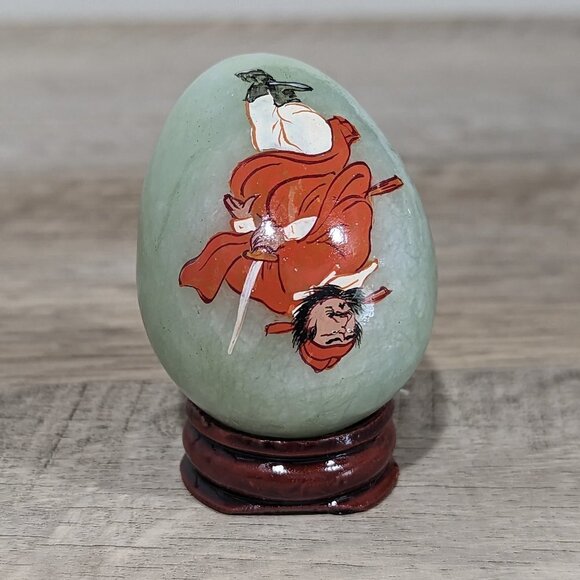 Hand carved natural green jade egg with Zhong Kui with wooden stand - Picture 1 of 8